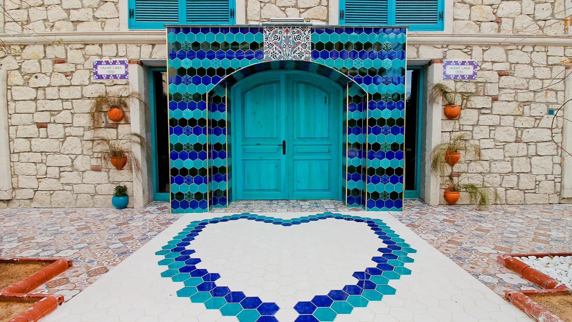 Yazar Lara Hotel location